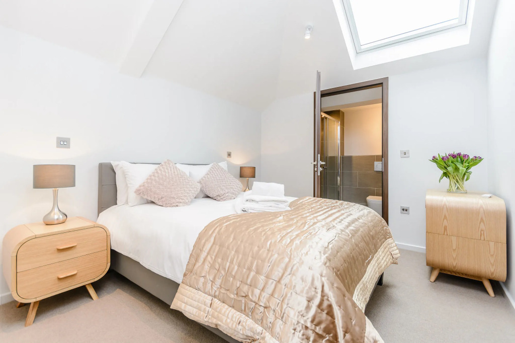 Flying Butler - Richmond Tersha Street Apartments