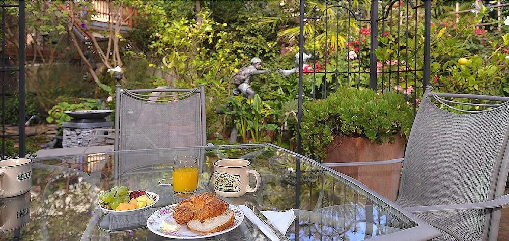 Noe's Nest Bed and Breakfast