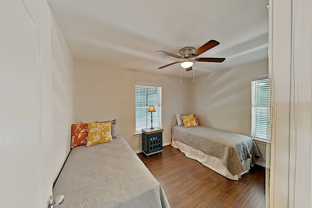 1387 W Lagoon Ave Home 3 Bedrooms 2 Bathrooms Home