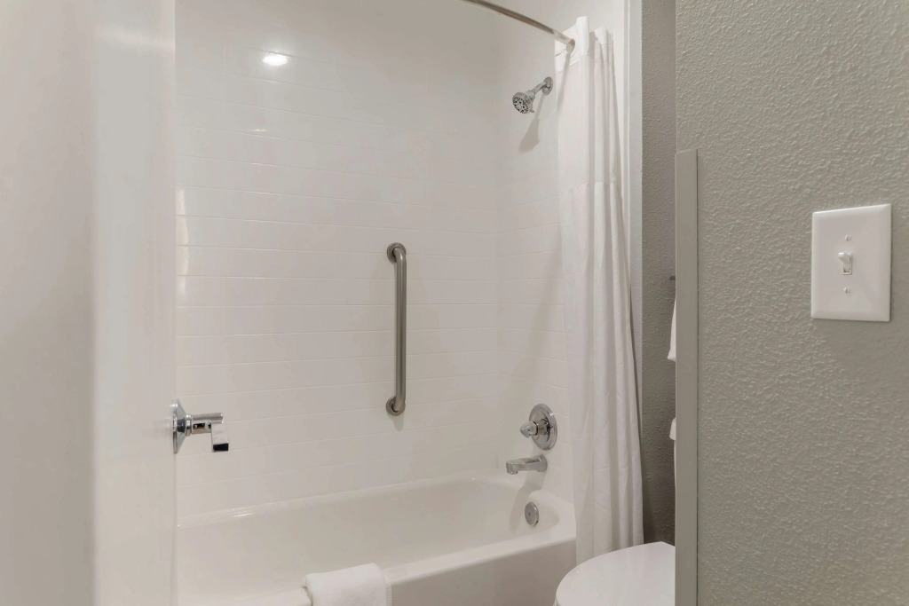Best Western Plus Cleveland Inn & Suites