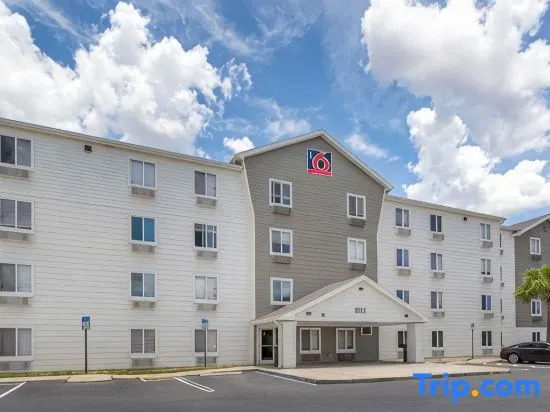 Motel 6 Suites Fort Myers FL