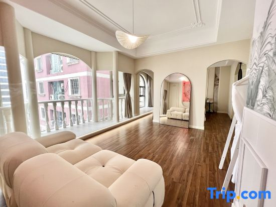 Yicheng High-altitude River View Homestay (Chongqing Hongyadong Chaotianmen Square)