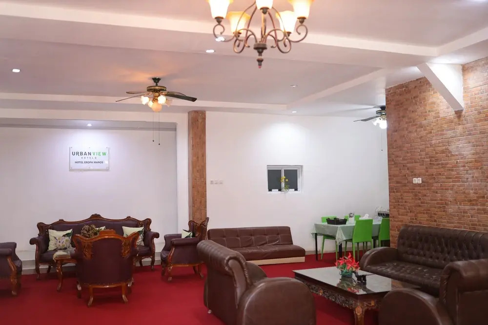 Urbanview Hotel Eropa Maros near Sultan Hasanuddin Airport by RedDoorz