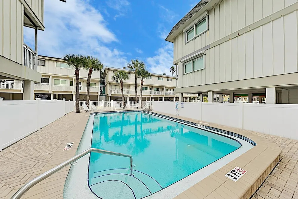 New Listing! Gulf-front W/ Balcony & Pool 3 Bedroom Condo