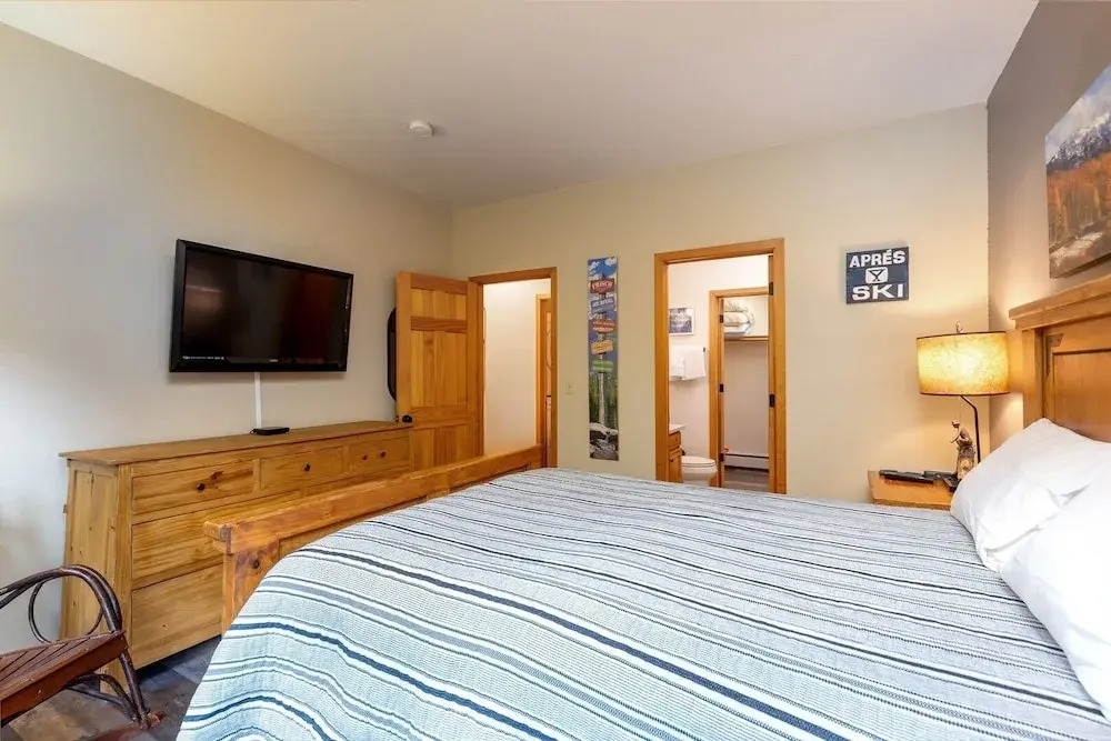 24 Snake River Village Townhomes 2 Bedroom Condo by RedAwning