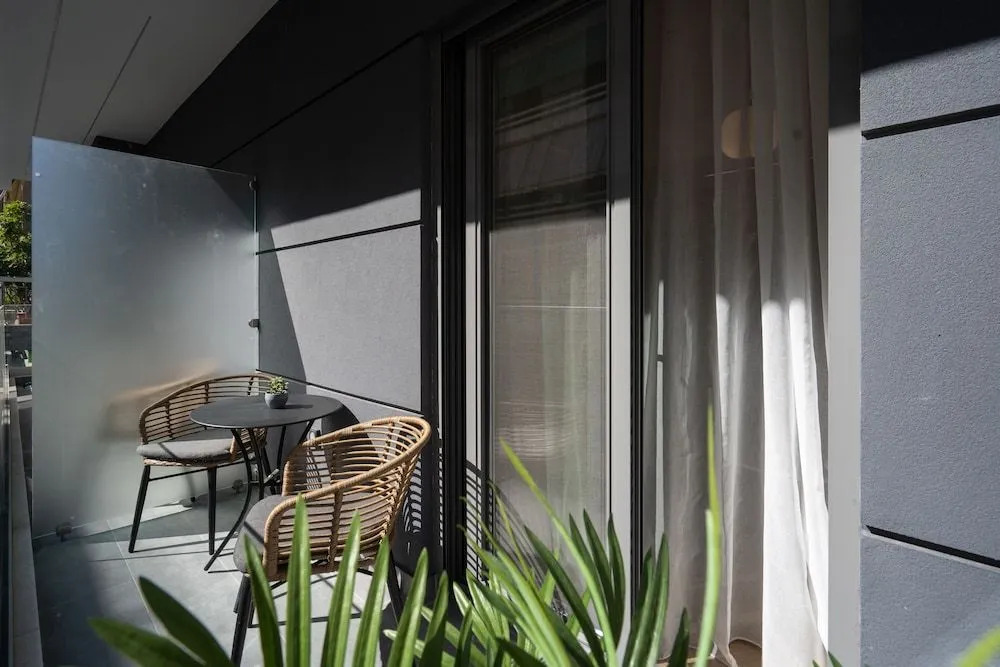 IO SUITES