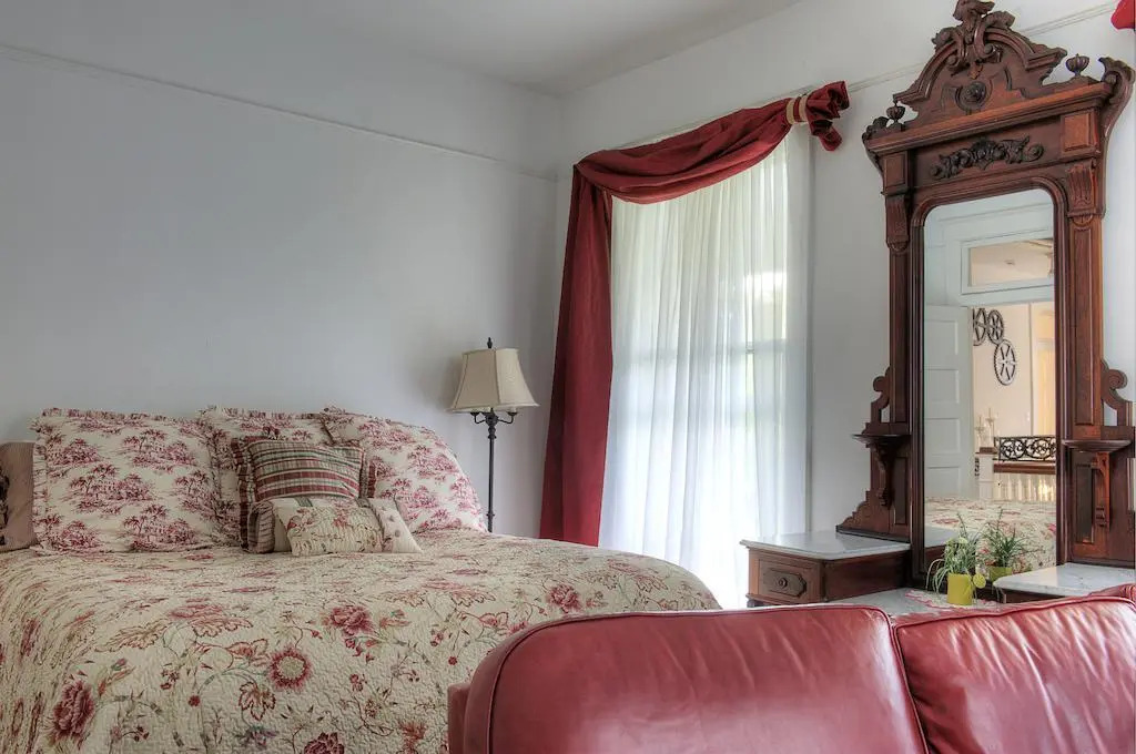 The Jackie O' House Bed and Breakfast