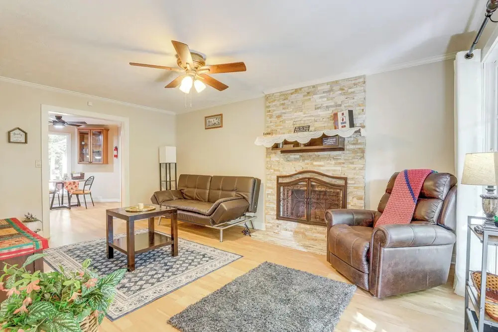 6 Mi to Stone Mountain Park: Home w/ Deck!