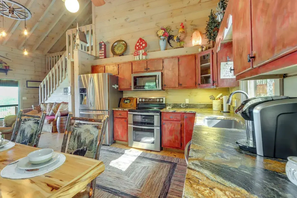Cozy Cherry Log Cabin w/ Hot Tub & Mountain Views!