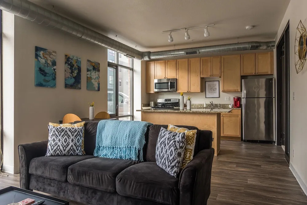 1 BR Apt near Downtown with Laundry by Frontdesk