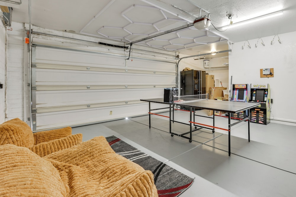 Luxury 5BR + Private Casita Theater Room + Pool