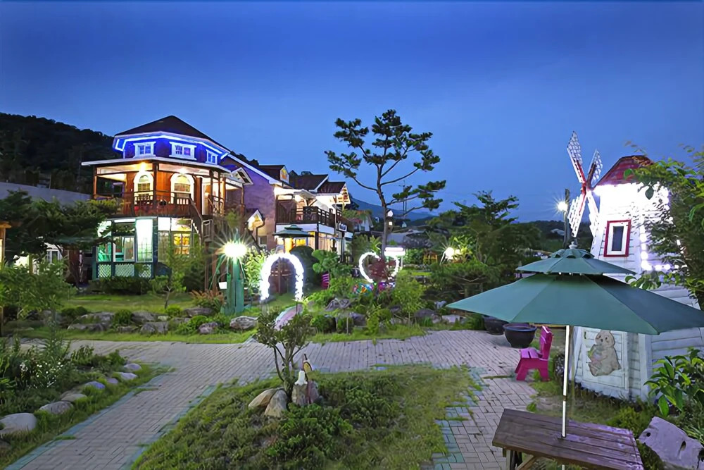 Gyeongju Windmill Pension