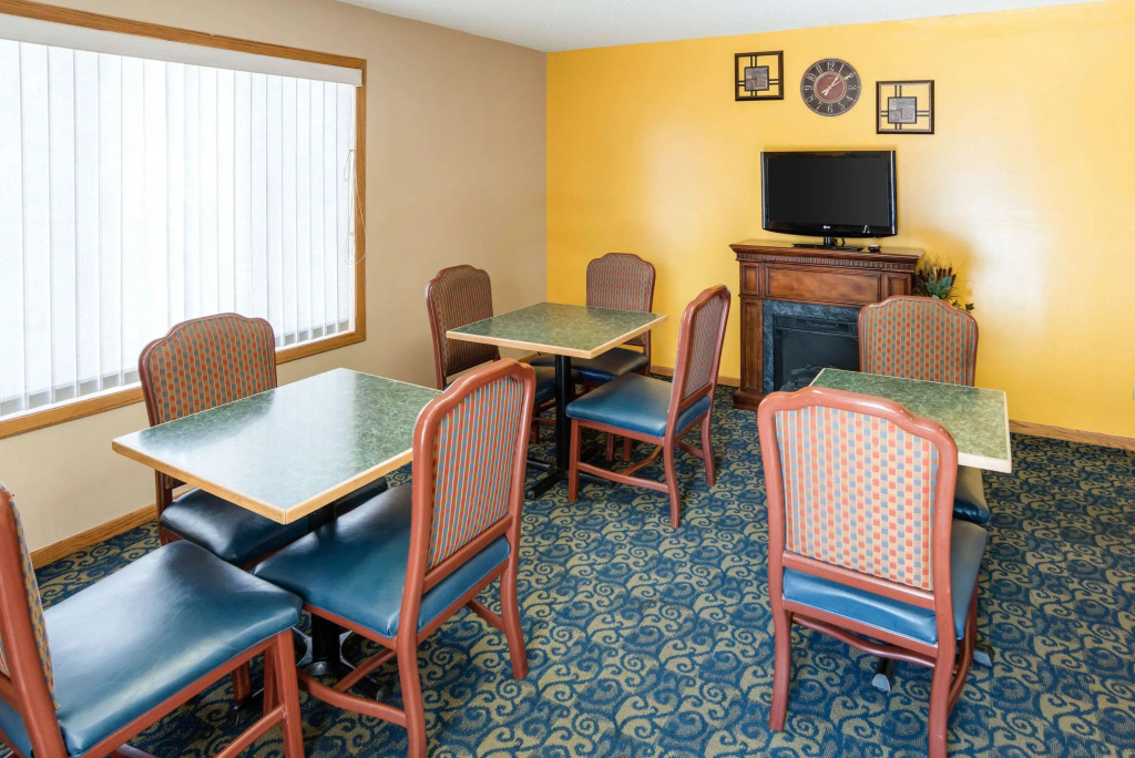 Rodeway Inn & Suites Austin I-90