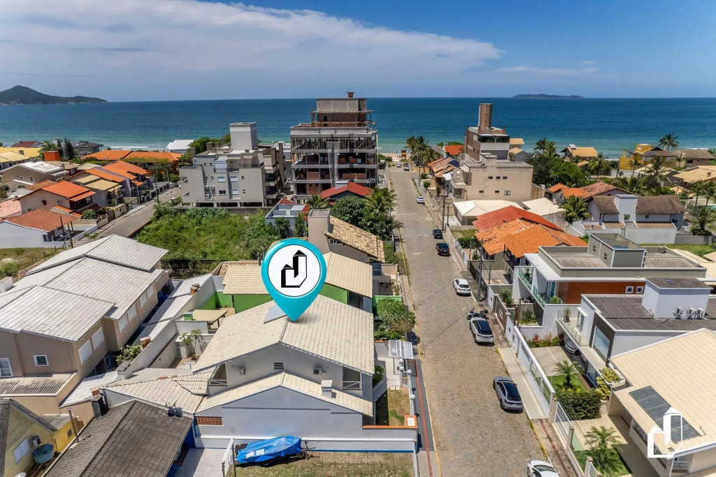 Casa com 05 dormitórios ideal as férias na praia
