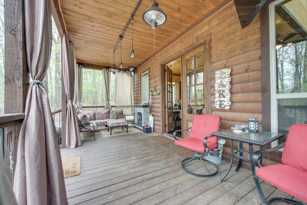 Hot Tub & Fire Pit: Broken Bow Retreat!