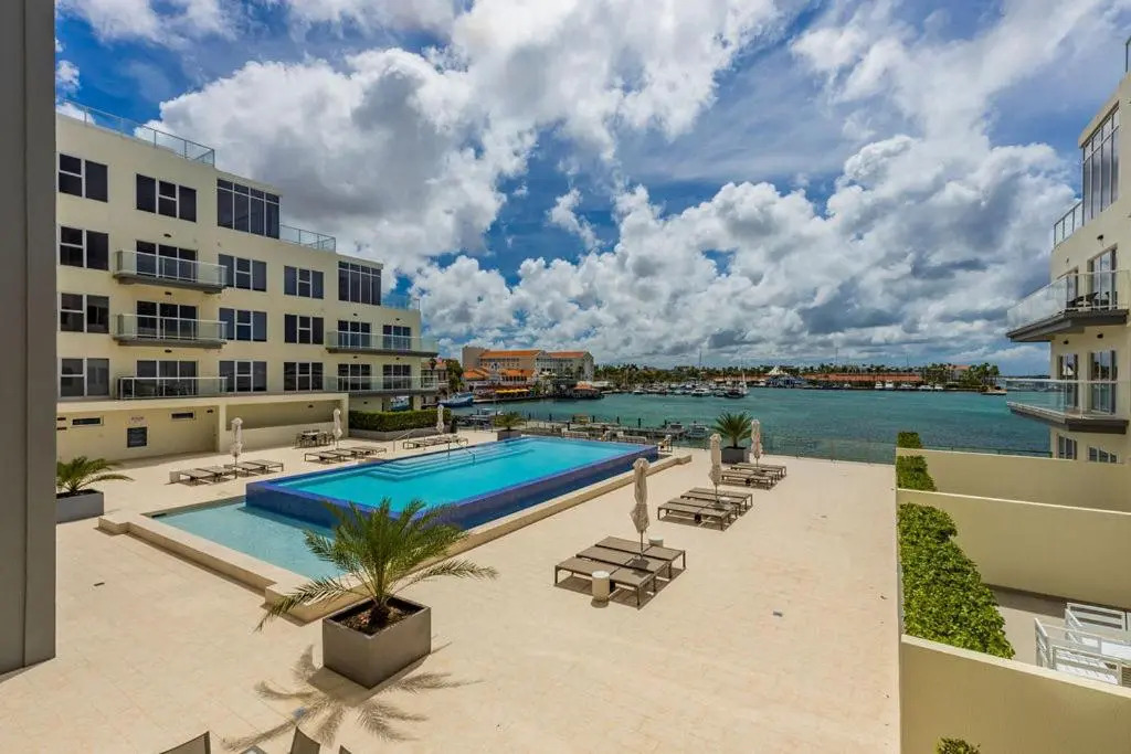 Breathtaking 2 Bedroom Apartment with Harbor View