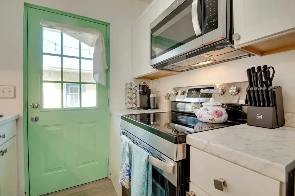 Dogs Welcome, Steps to Beach: Cocoa Beach Retreat!