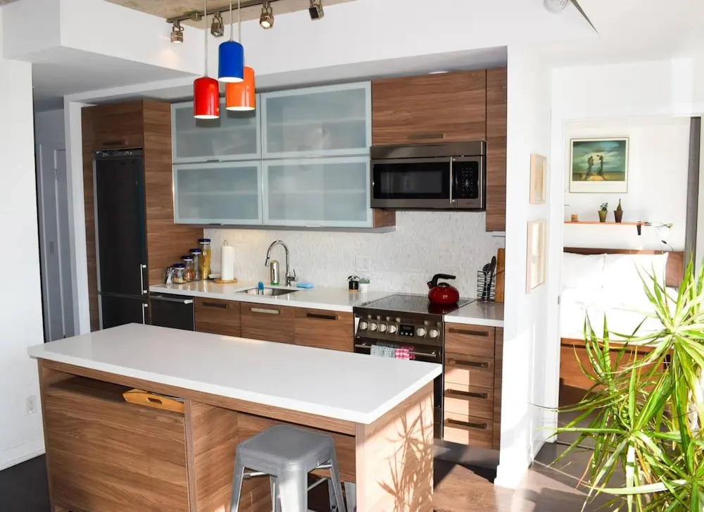 Modern Queen West 2 Bedroom and 2 Bathroom
