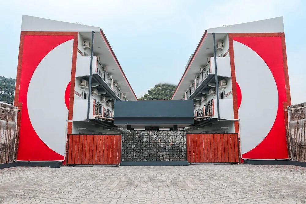 OYO Life 1823 Tekno Residence