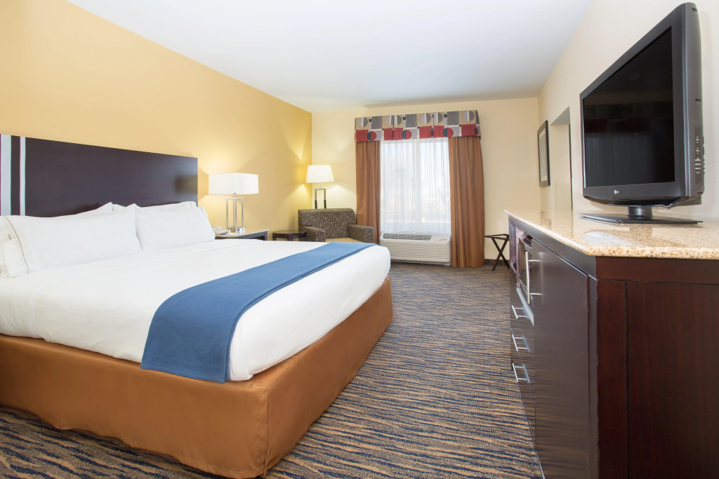 Holiday Inn Express & Suites Denver North - Thornton by IHG