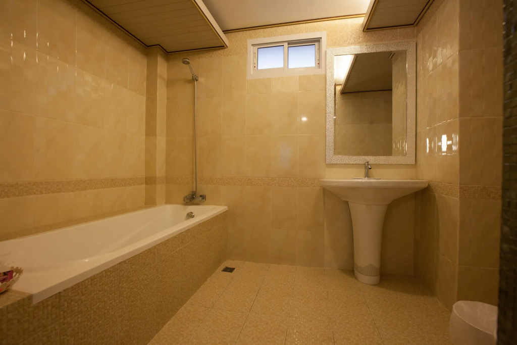 The Train Resort - Your Relaxing Resort with Large Pool & Jacuzzi