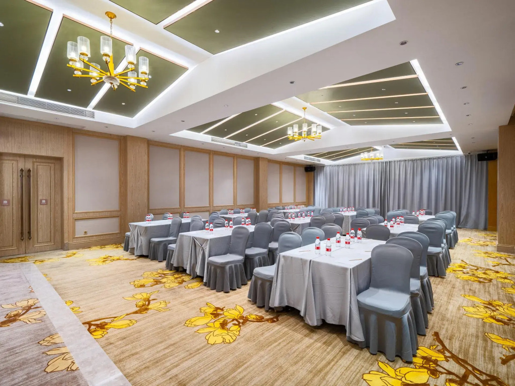 Vienna Hotel (Nanshan Science and Technology Park Wanxiang Tiandi Store)