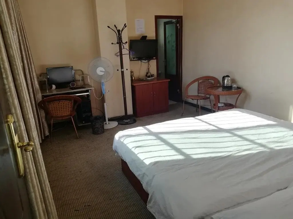 Tiny Jiangnan Hotel