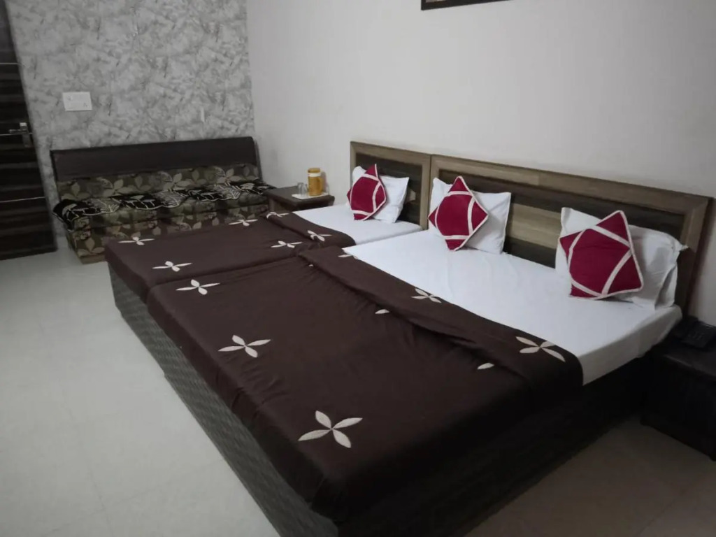 OYO 6670 Hotel Himalaya Tower