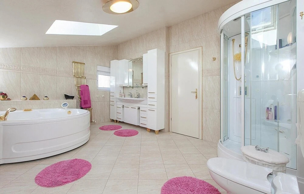Stunning Home in Makarska with Hot Tub, Sauna & 9 Bedrooms