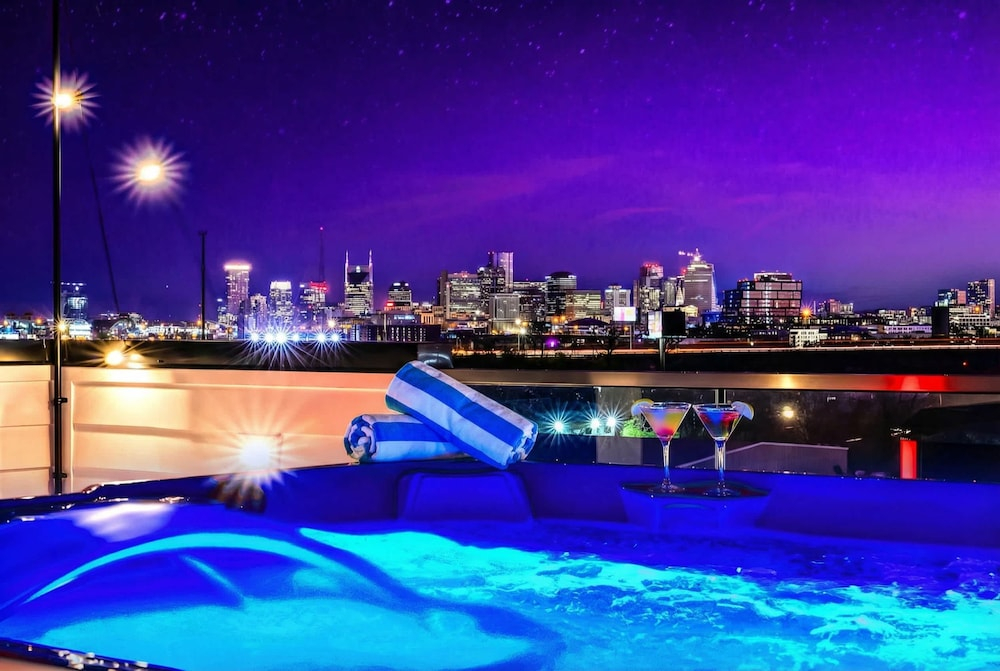 2 Hot Tubs Karaoke Game Room Downtown Nashville