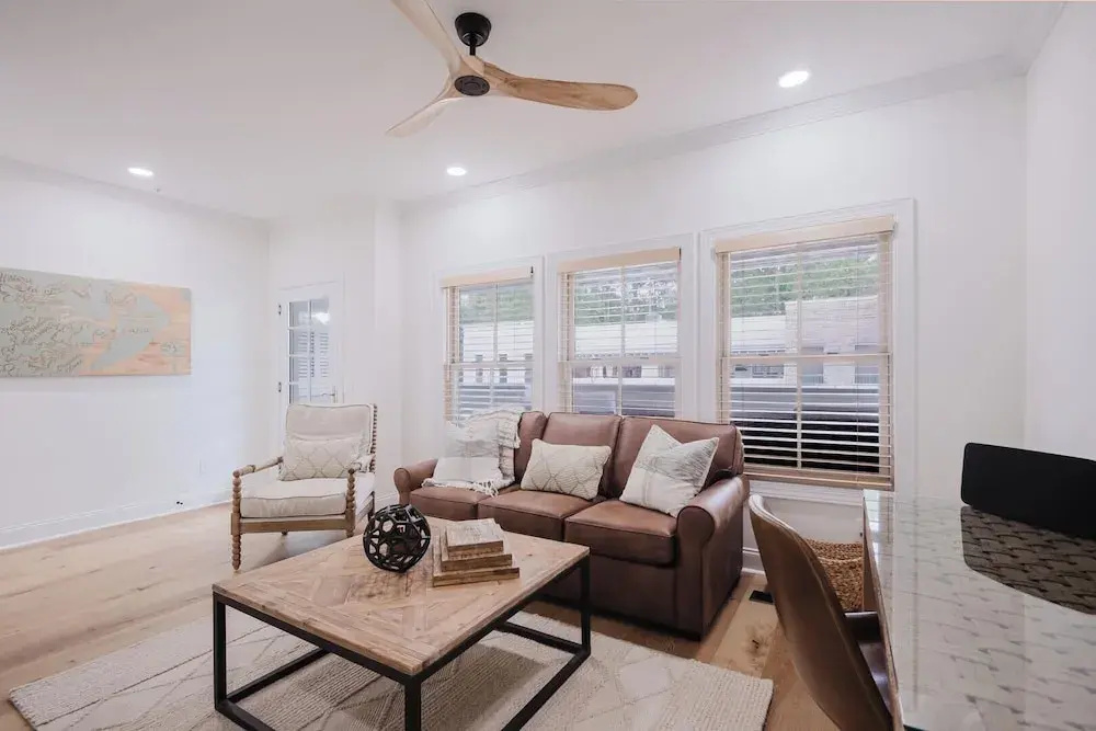 Lowcountry Landing! 3-story Townhouse in Old Town's Promenade