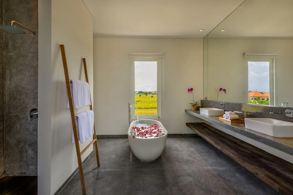 Canggu 4 Bed, Sleep up to 10, Butler, Cinema