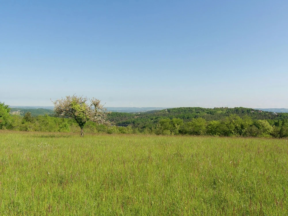 Cozy Garden Retreat Malemort