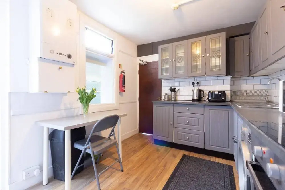 Authentic London - Four Bedroom Victorian House