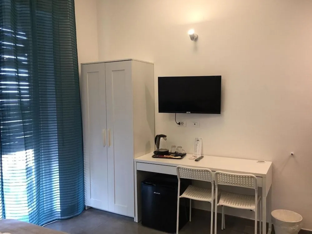 LA FINESTRA SUL PORTO