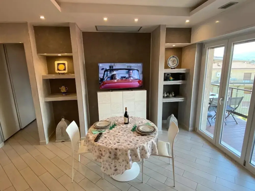 Romantica Suite Modern Apartment in Verbania Intra