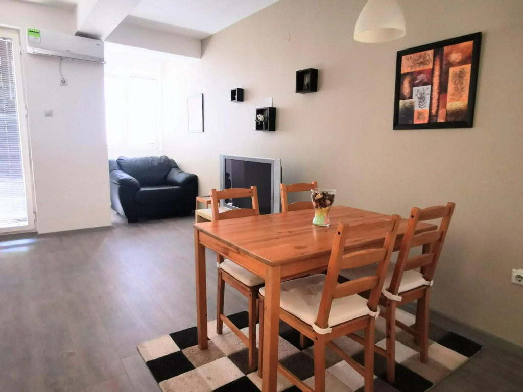 Cozy Two Bedroom Apartment 8