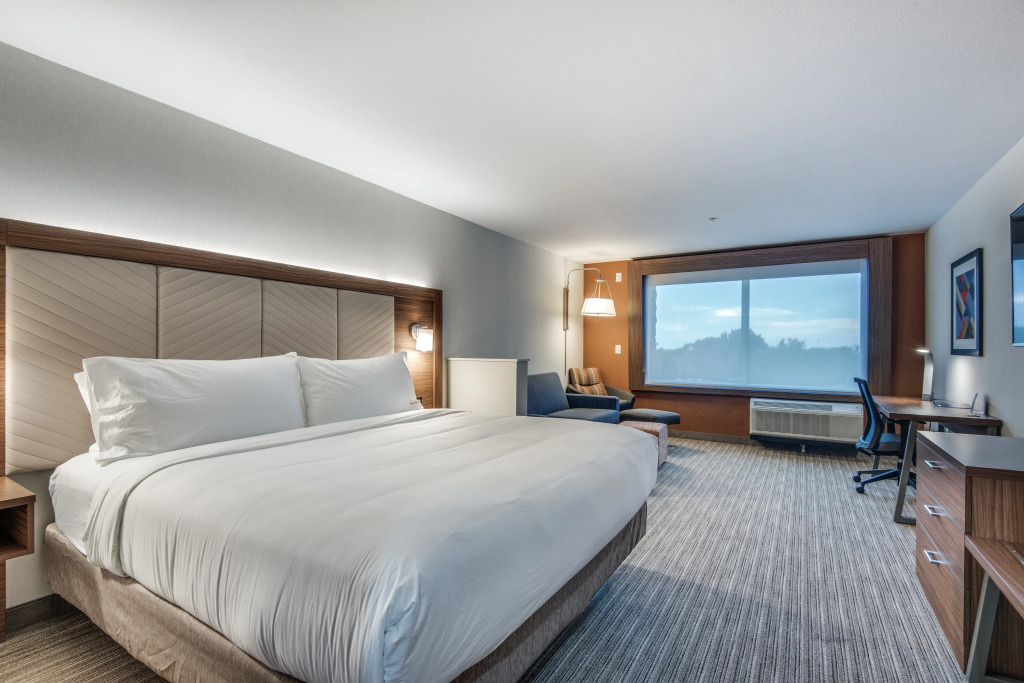 Holiday Inn Express & Suites Dallas North - Addison by IHG