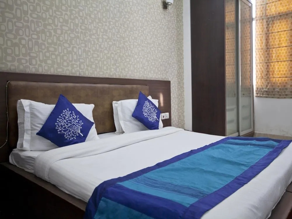 OYO 2216 Hotel Live Inn