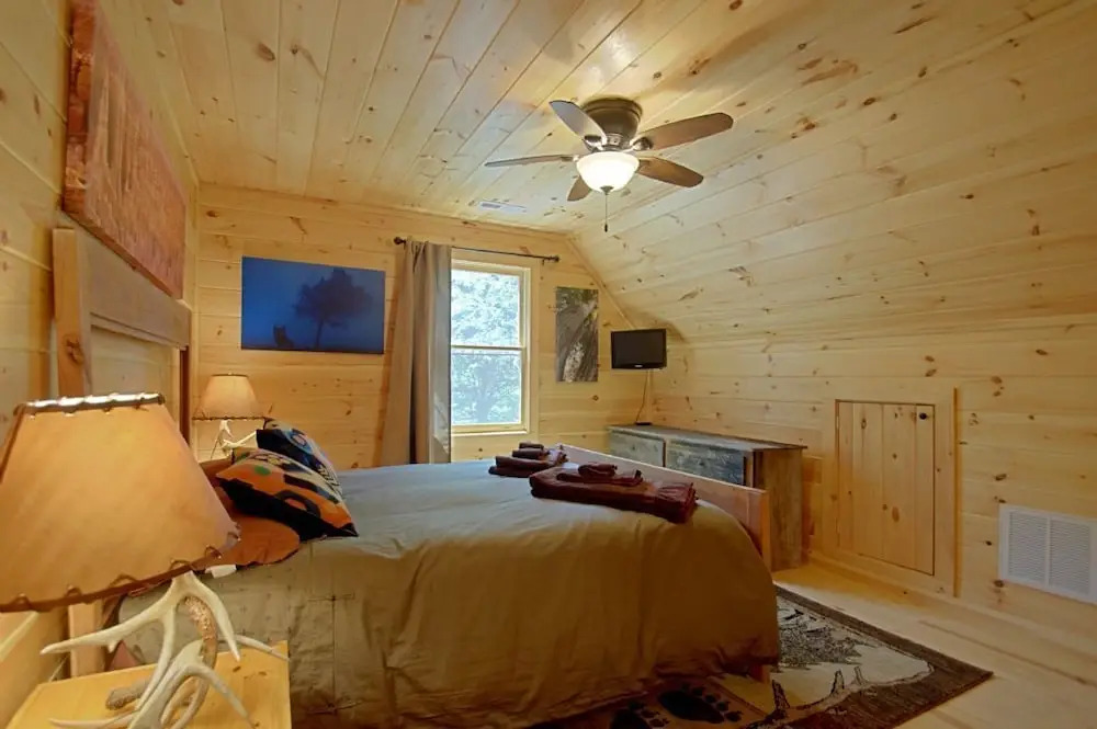 Taj's 3 Bedroom Cabin - 3 Br Cabin