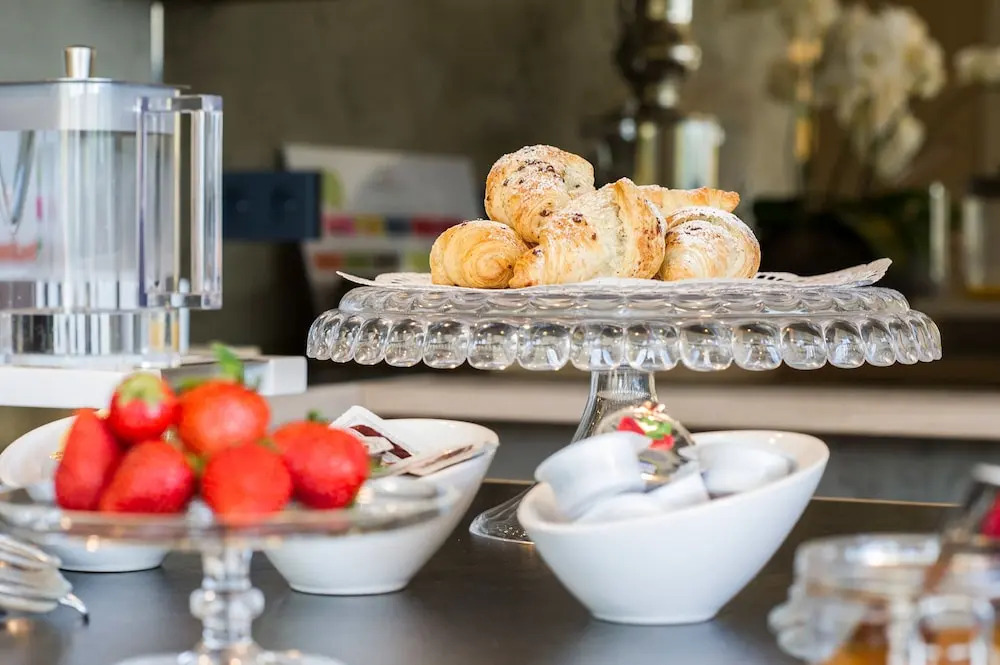 Haus Gregori Modern & Central Stay in Vineyard with Rooftop & Served Breakfast