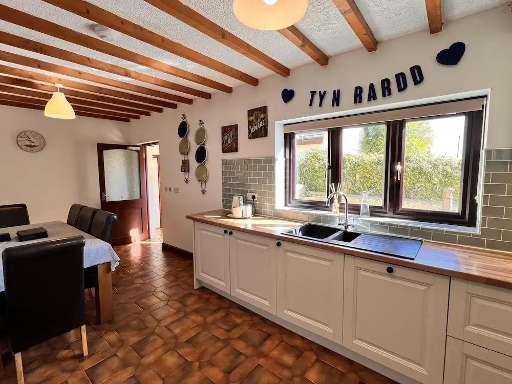Tyn Rardd mountain views secure garden parking