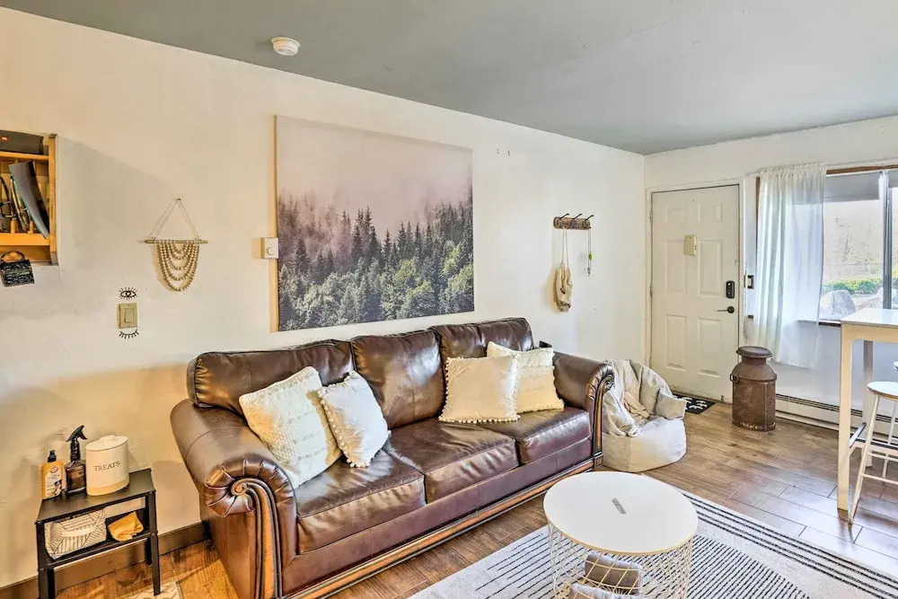 First-floor Hunter Condo < 1 Mi to Slopes!
