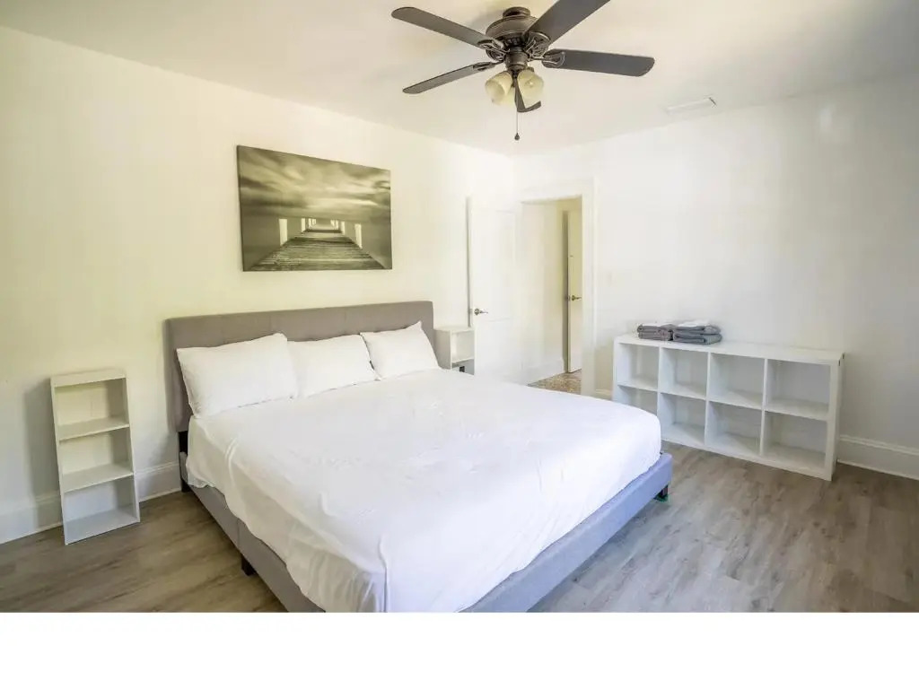 Home blocks from beach on siesta drive with pool Internal name: 617
