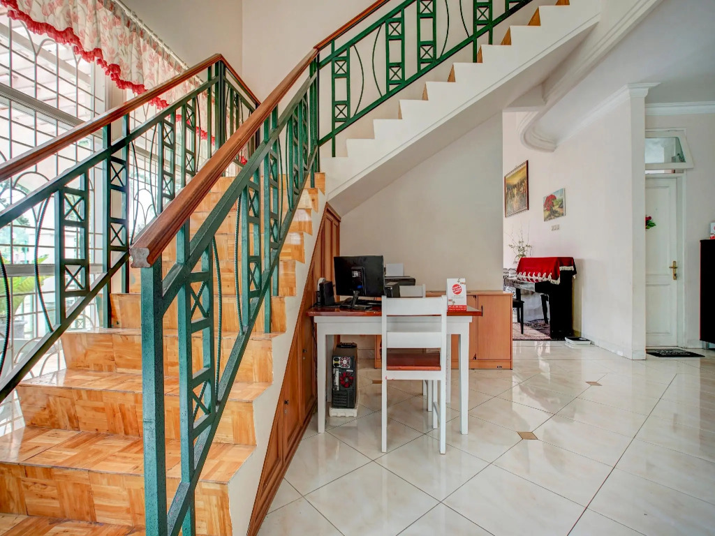 OYO 90080 Villa Lotus E06