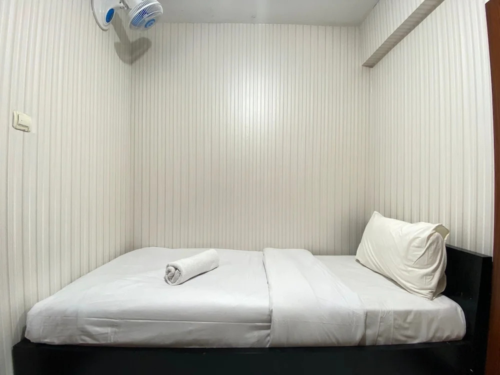 Stylish & Strategic 2BR at Gateway Ahmad Yani Cicadas Apartment near Mall