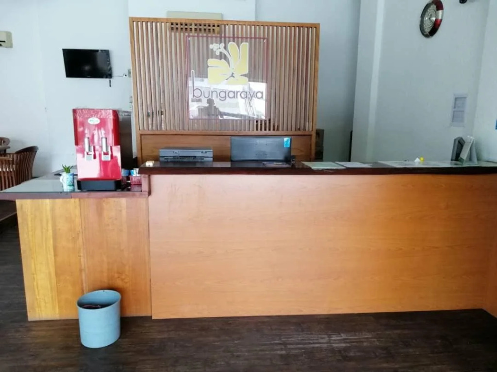 Room V @ Jalan Sultanah Near Bus Stop Batu Pahat