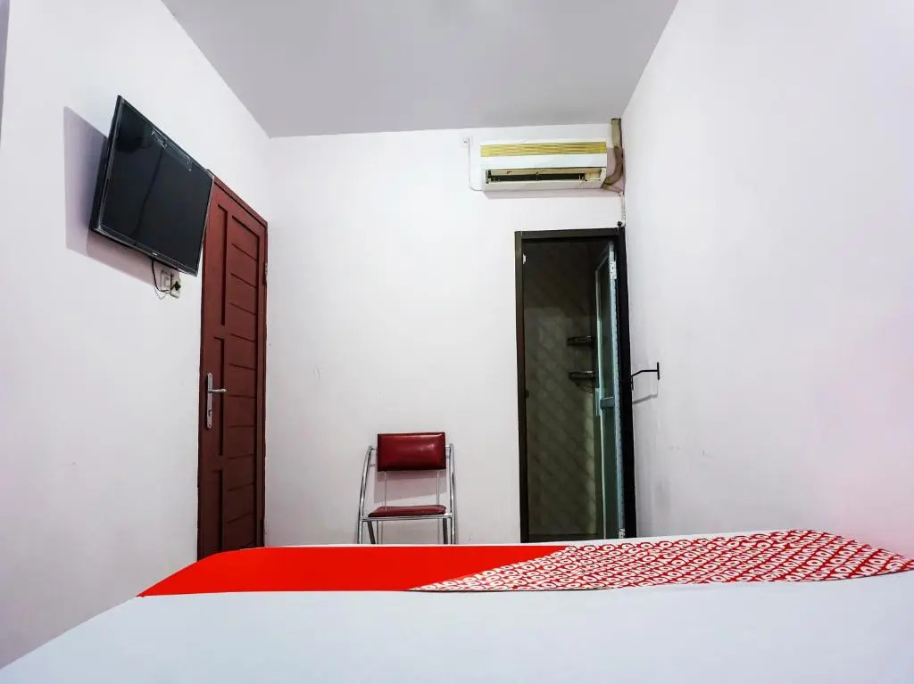 RedDoorz At Homestay Madu Makassar