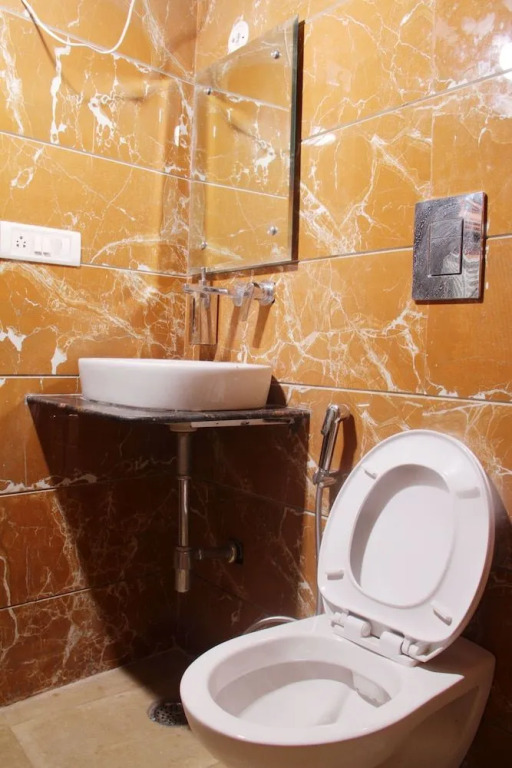 Hotel New Frontier, City Centre - Walk in Chandni Chowk & OLD Delhi Station