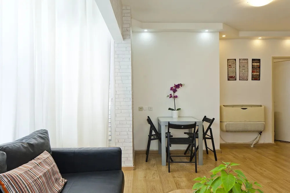 TLV Suites Inn